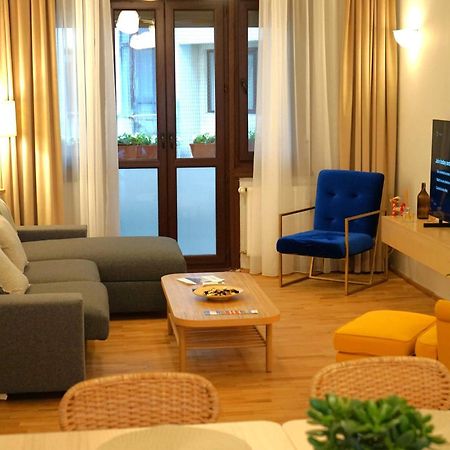 Spacious 3Br, 2Bt With 5 Balconies Bucharest Exterior photo