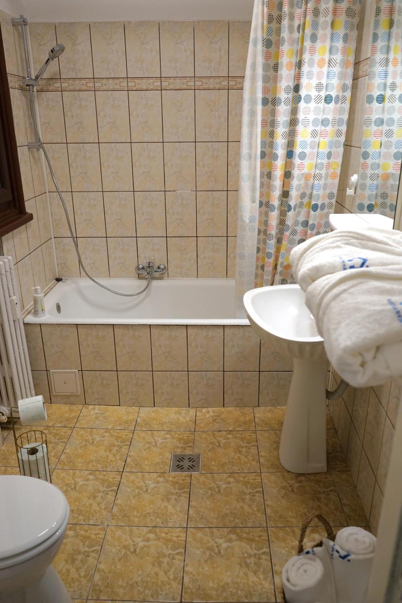 Spacious 3Br, 2Bt With 5 Balconies Bucharest Exterior photo
